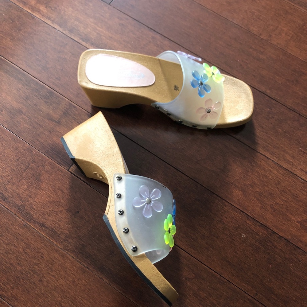 Cutest retro vintage wooden floral platform sandals